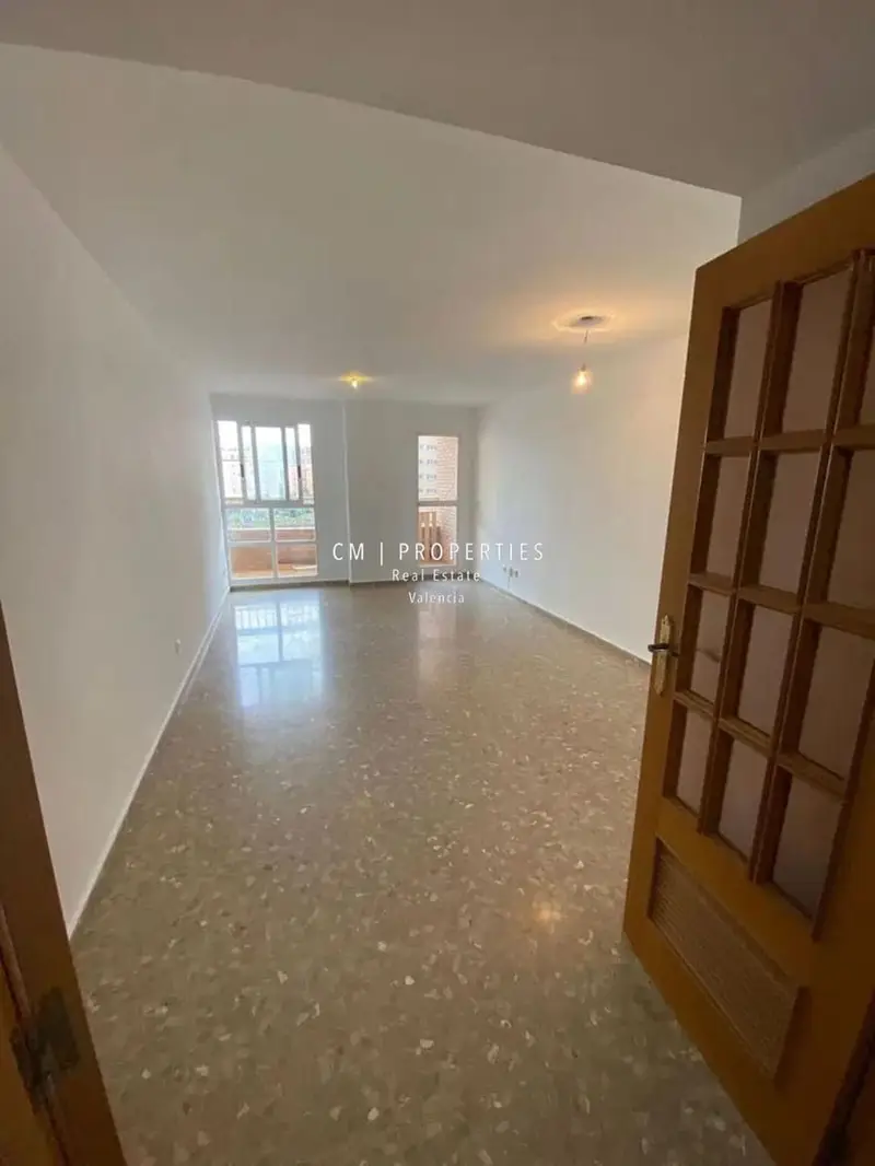 Piso en Alquiler Valencia 3 Dormitorios Terraza Garaje Reformado
