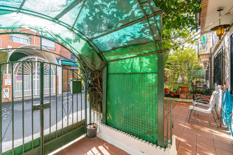 Venta Adosado Armilla: 5 Dormitorios, Patio y Terraza
