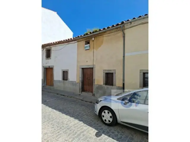 Venta de Casa Solar con Salida a Dos Calles 305m2