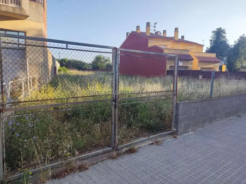 Terreno Urbanizable 729m2 Figueres Dos Casas Pareadas