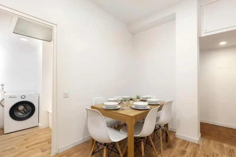 Habitacion Amplia con Balcon Privado en Barcelona