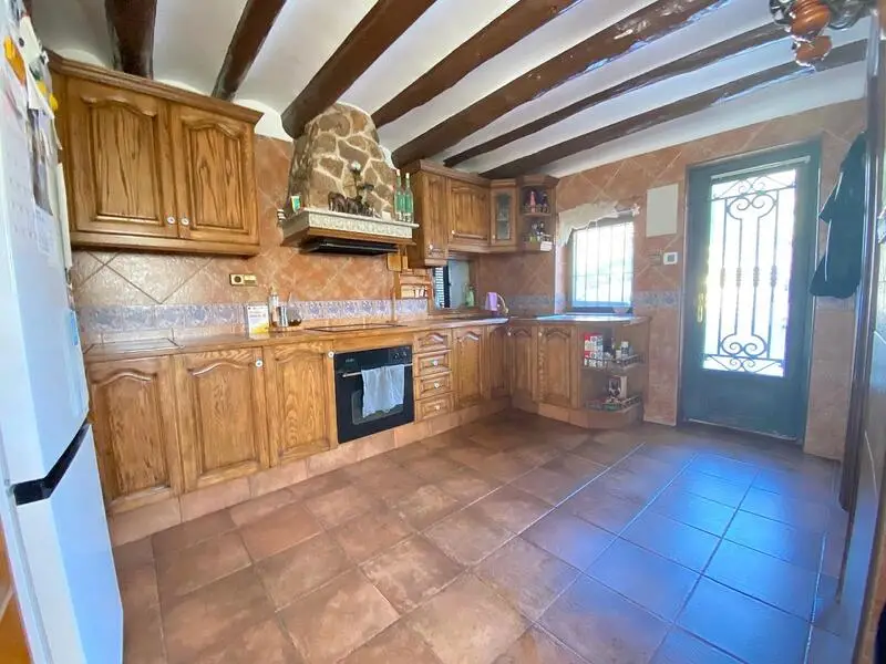 Casa de Campo con 7 Habitaciones en Yecla