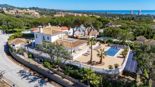 Villa de Lujo en Elviria con Vistas Panorámicas