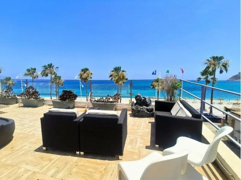 7 Dormitorios Villa en Primera Linea de Playa Albir