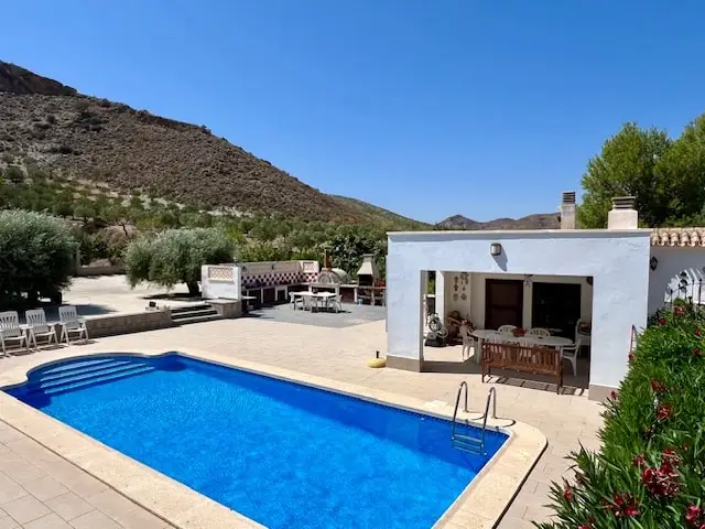 Cortijo de Lujo en Venta 6 Dormitorios Almeria