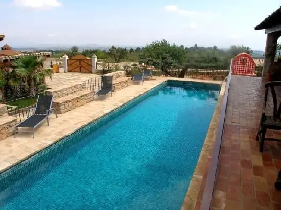 Finca Rustica con Varias Casas y Piscina en Cervera del Maestre