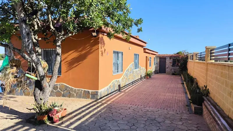 Finca Rustica Lepe 3 Dormitorios Alberca Huerto Sostenible