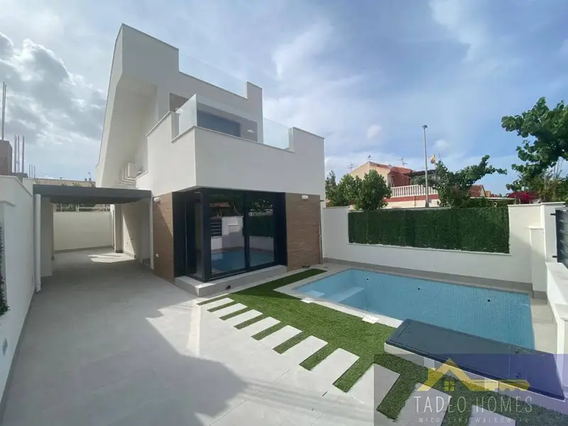 Villas en Los Alcázares: 3 Dormitorios, Terraza y Solarium