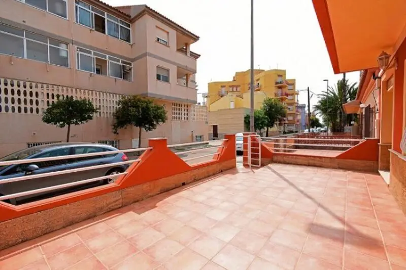Villa de 5 Dormitorios en Los Urrutias Murcia