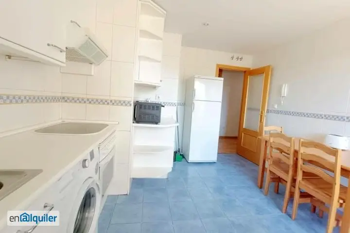 Alquiler Vacacional Ávila Capital: Piso con Piscina y Garaje