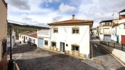 Casa en Venta Calicasas Granada: Amplia casa con encanto y vistas a la montaña