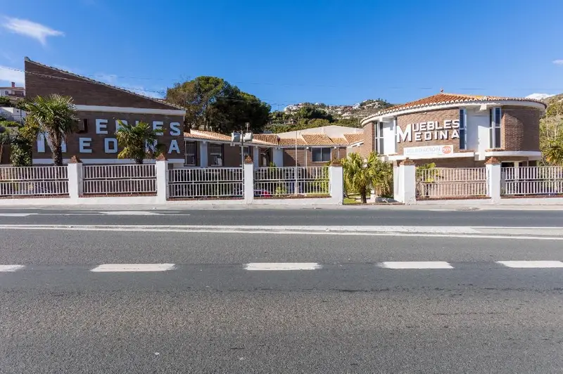 Venta Local Comercial con Jardin en Los Almendros Salobreña