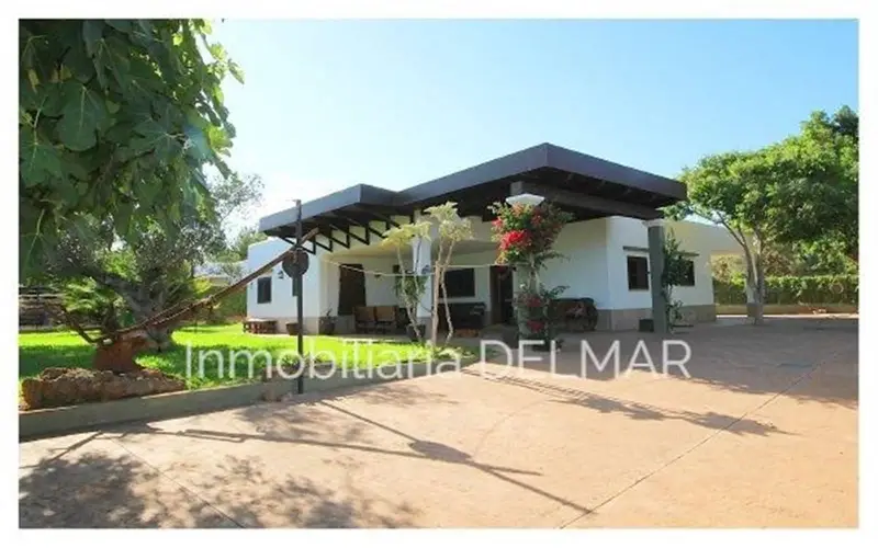 Chalet en venta cerca de Salinas y Playa den Bossa Ibiza