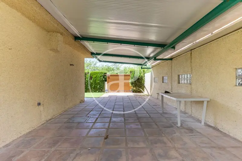 Casa en Pobla de Farnals con Terraza 5 Dormitorios y Piscina