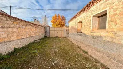 Chalet en Venta Sariñena Planta Baja 3 Habitaciones Gran Patio