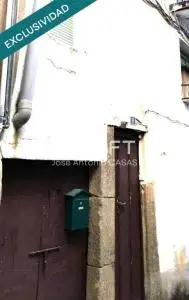 Casa en un paraje único como es el municipio de Gata, de 138m2 de vivienda, acta para entrar a vivir, de tres plantas y a un precio escandaloso. No la dejes escapar.