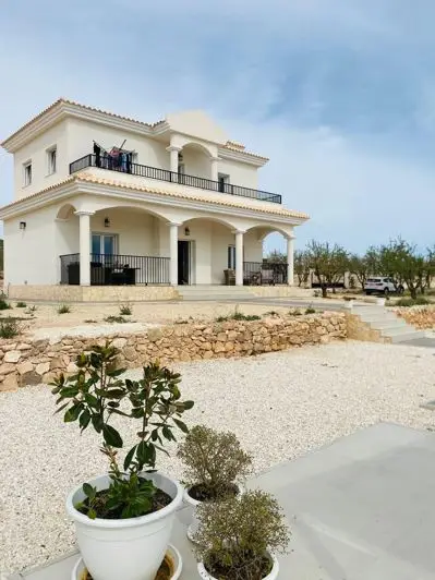 Villa Moderna 3 Dormitorios Cañada de Trigo Cerca Pinoso