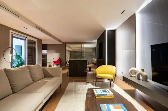 LUJO en Palacio Toledano: Piso Renovado con Piscina, Gimnasio y Seguridad 24h
