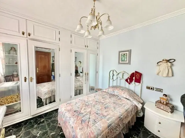 Chalet en Redovan con Garaje y Terraza Amplia