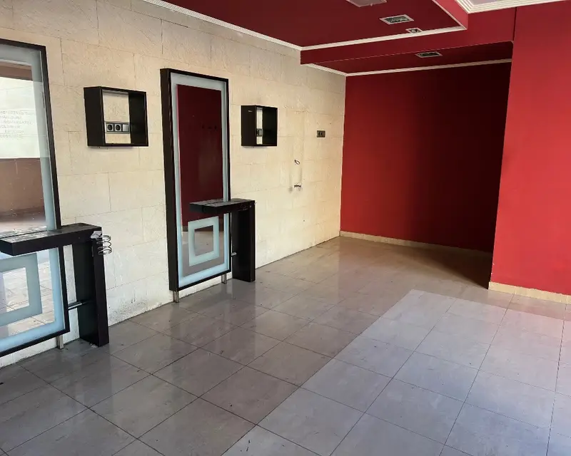 Local en venta en Reus 142 m2