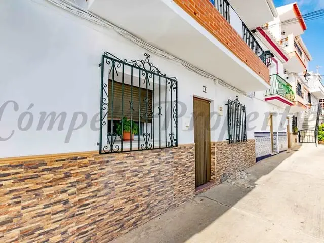 Casa Adosada 5 Dormitorios Sayalonga