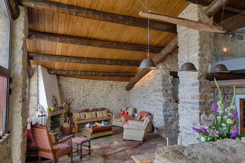 Casa rural con piscina y spa en los Pirineos 9 dormitorios