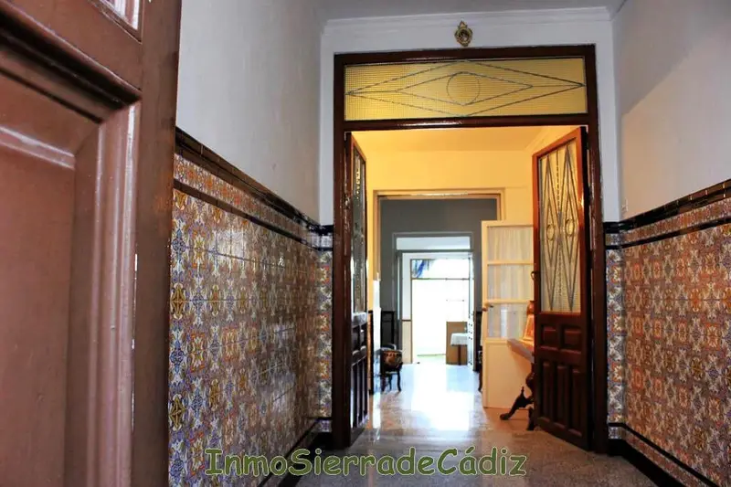 Casa en venta en Olvera Cadiz 244m2 con patio y sotano