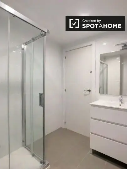 Apartamento 5 Dormitorios 1 Baño Madrid