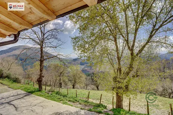 Casa Rural con Nave en Aramaio Ideal para Turismo Rural