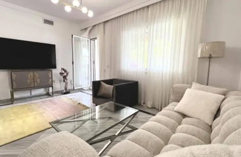Apartamento en alquiler en Lomas De Marbella, Marbella, Málaga