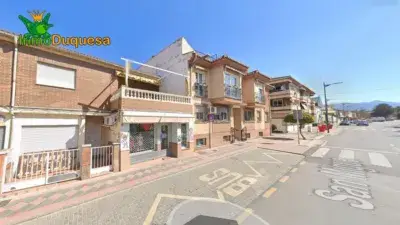 Casa Adosada con Local Comercial en Armilla
