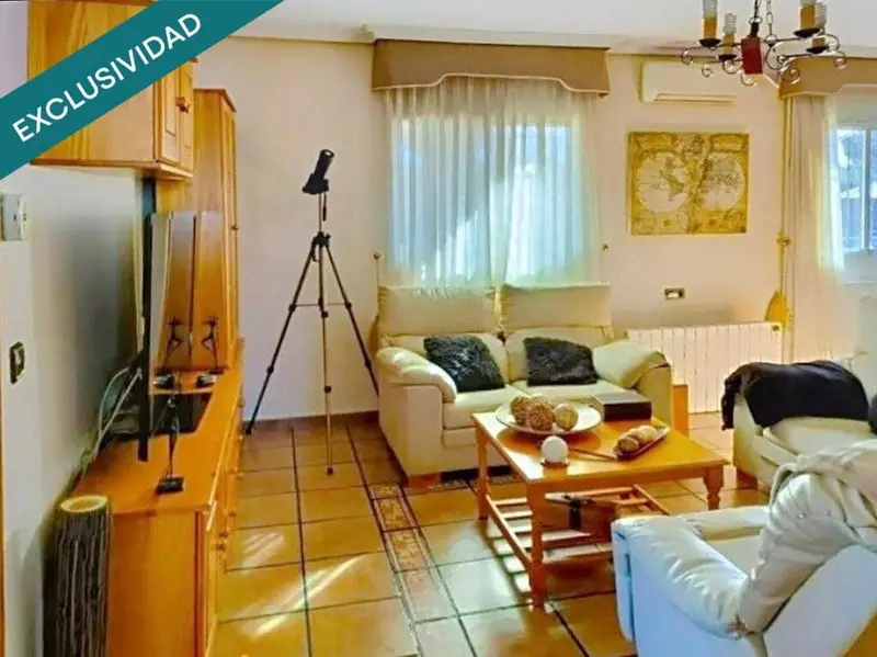 Casa Rural en Chiva con Piscina y Jardín