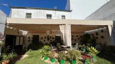Casa en venta Carmona Historico: Amplia casa familiar con patio