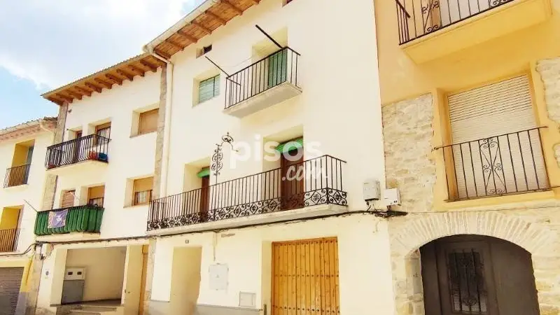 Casa en Venta en Benabarre con Jardin Terraza y Garaje