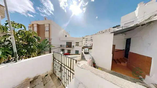 Casa en Castell de Ferro con 4 Dormitorios y Gran Porche
