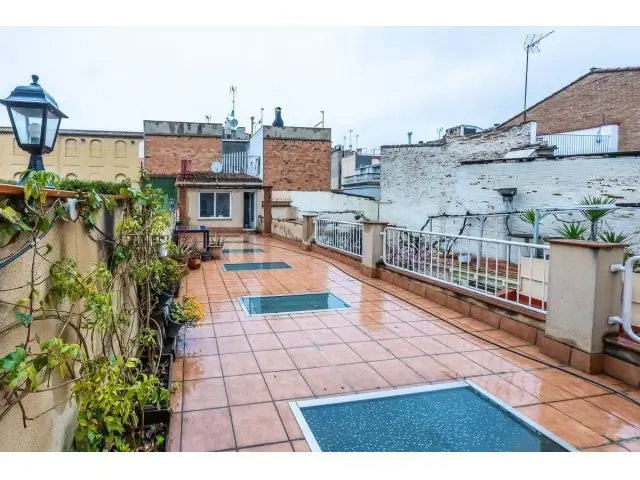 Piso con Garaje y Local en Centro de Sabadell