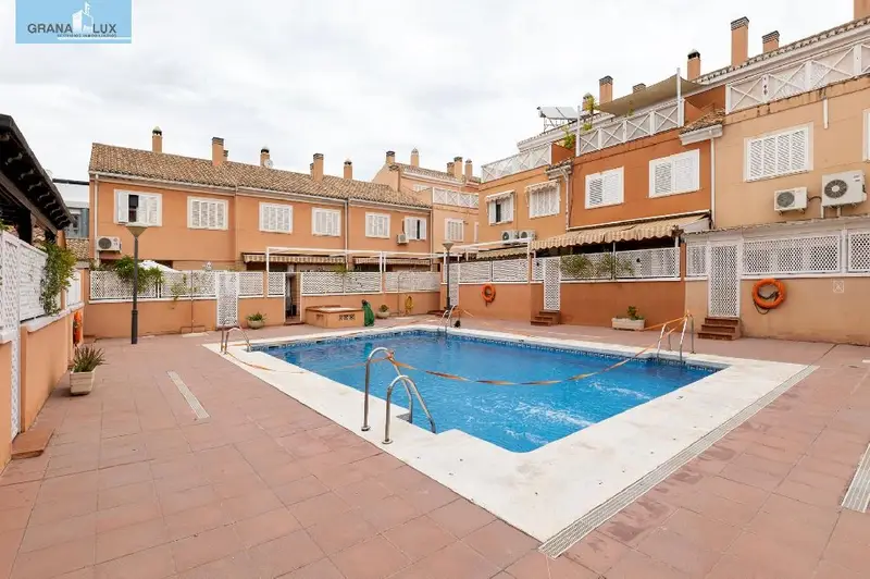 Venta Adosado con Patio en Nevada Armilla