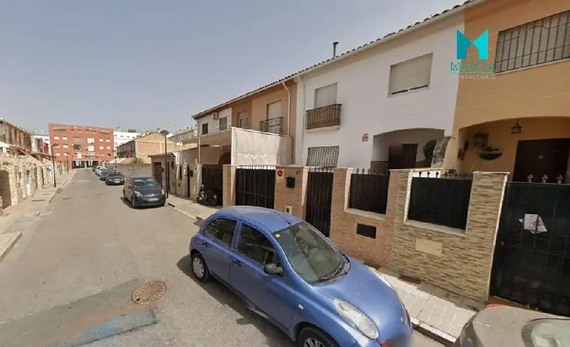 Chalet 3 Dormitorios Lucena Ocupado Remate Inversores