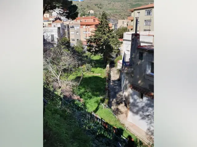 Terreno Portbou: Construya su Casa de Ensueño