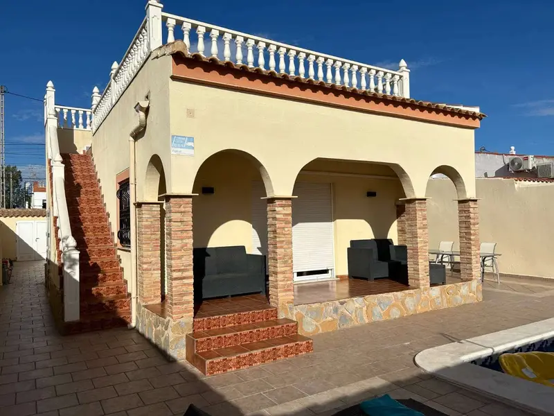 Villa en La Zenia Orihuela Costa con Piscina Privada