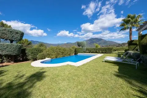 Casa Villa 5 Dormitorios Istan Marbella