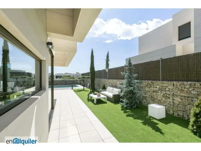 Chalet en Los Satelites Majadahonda con piscina y trastero