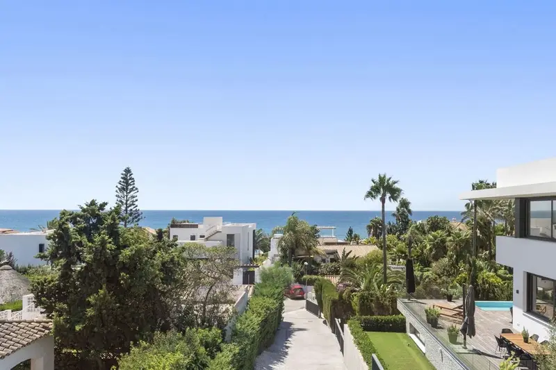 Chalet de Lujo en Costabella Marbella 6 Dormitorios Piscina Privada Vistas al Mar