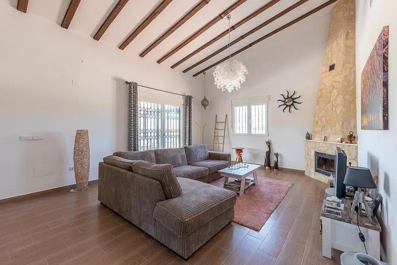 Villa de Lujo en Novelda 180m2 10000m2 Parcela Piscina
