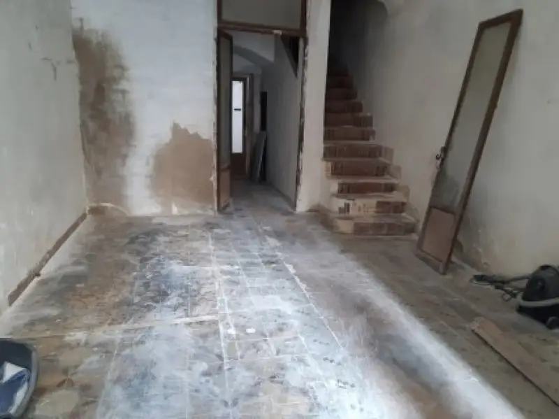 Casa en venta en Novelda centro con terraza para reformar