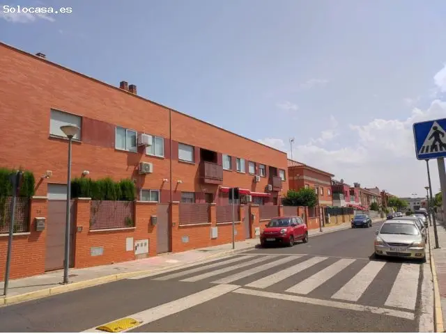 Adosado en Venta Miguelturra - Casa acogedora con patio y garaje