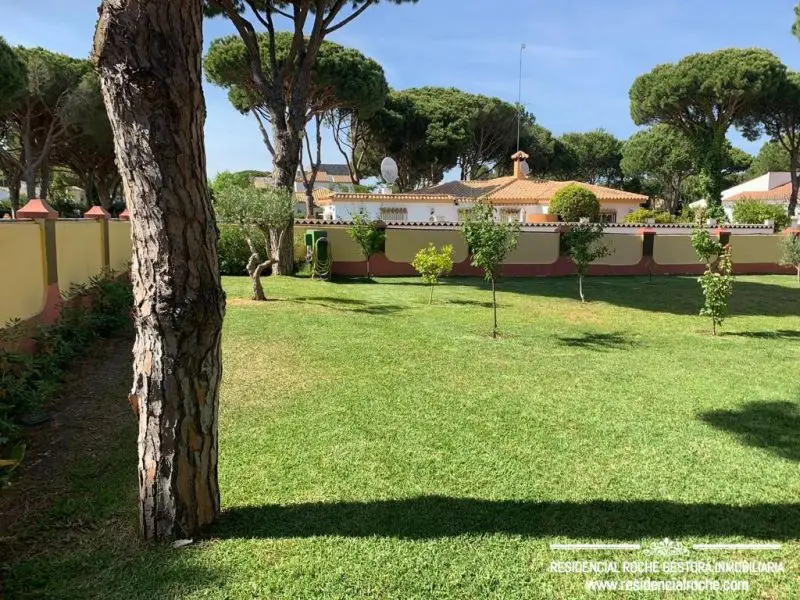 Casa en Conil de la Frontera Roche con Piscina Cerca de la Playa