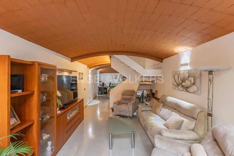 Chalet Moderno en Sabadell 4 habitaciones 3 banos Jardin amplio