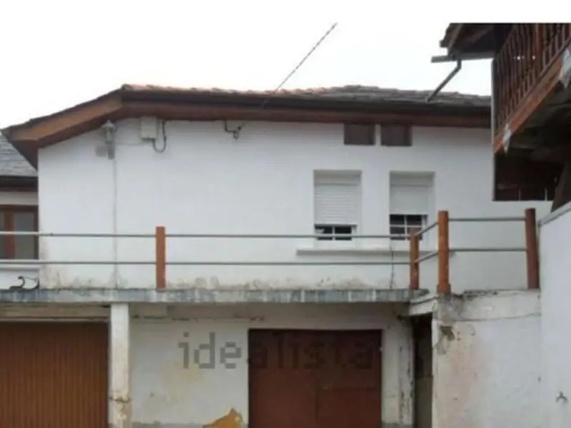 Chalet en Trevias Asturias con Horreo y Pajar