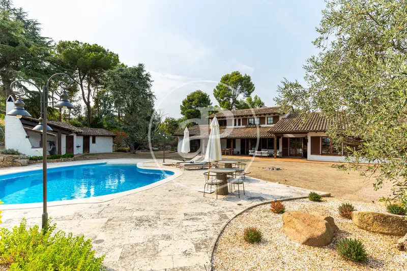 Casa independiente con piscina en venta en Bellaterra